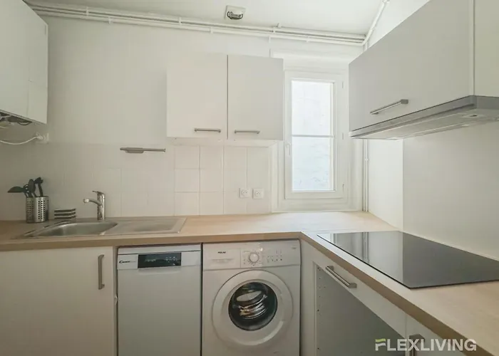 Spacious 4-bedroom In Alesia アパート